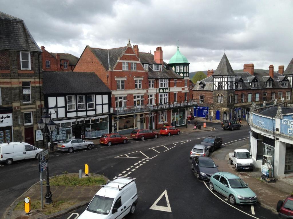 Hampton Hotel & Restaurant Llandrindod Wells Exterior photo